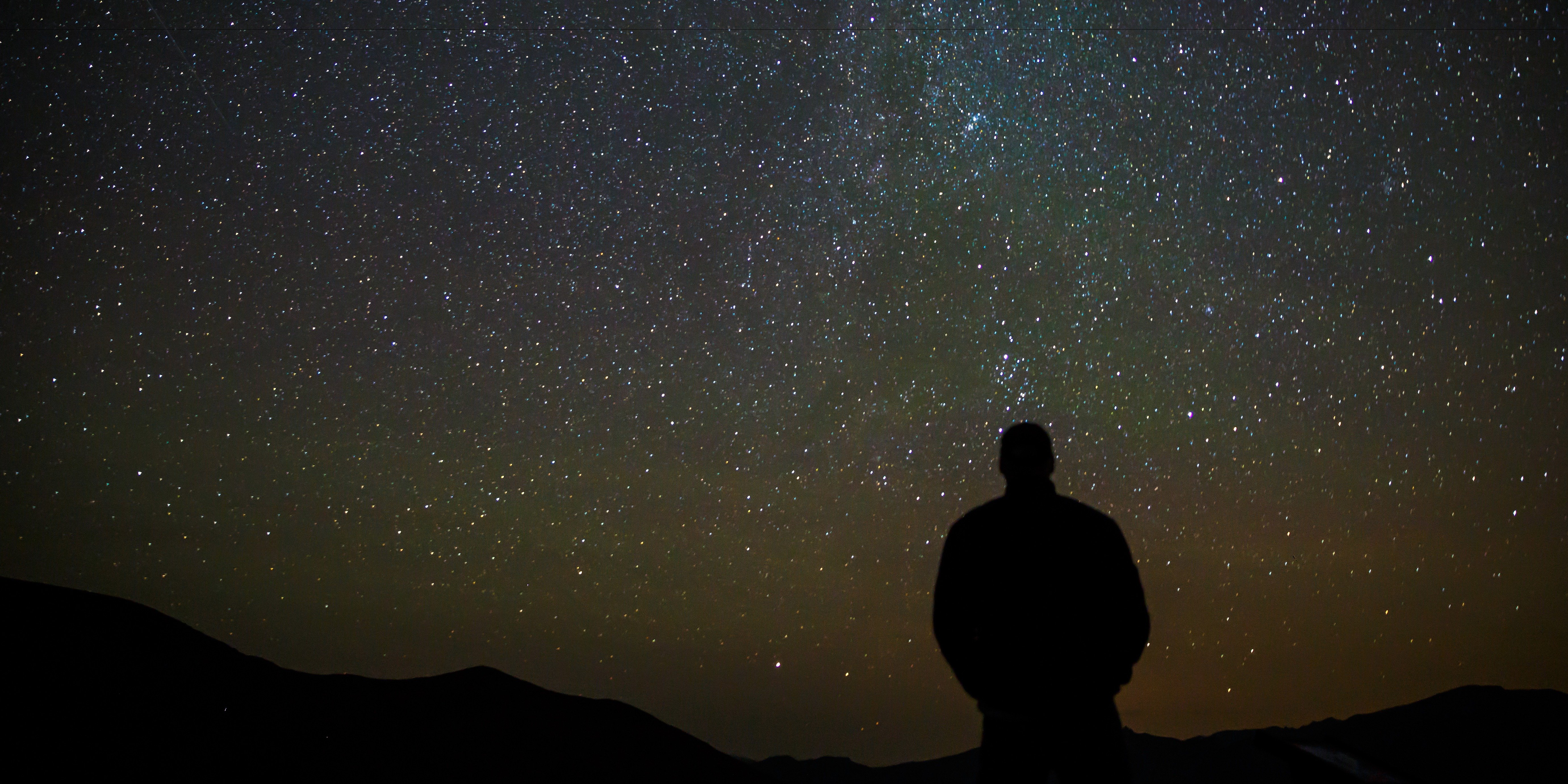 Looking at the stars admiring from afar. Звездное небо. Ночное небо. Человек на фоне звездного неба. Звезда с неба.