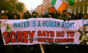 Irci na ulicah zaradi dodatnih obdavčitev vode.