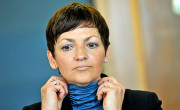 Maja Makovec Brenčič, ministrica za izobraževanje (fotografija: Slovenska tiskovna agencija)