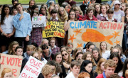Protesti mladostnikov za ukrepanje proti podnebnim spremembam