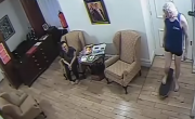 Julian assange skejta v ekvadorski ambasadi