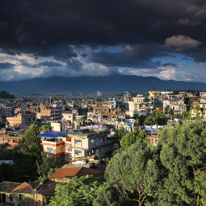 temni oblaki nad katmandujem