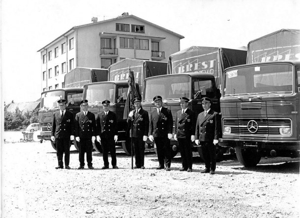 Cerknica — šoferji v slavnostnih uniformah v letu 1970