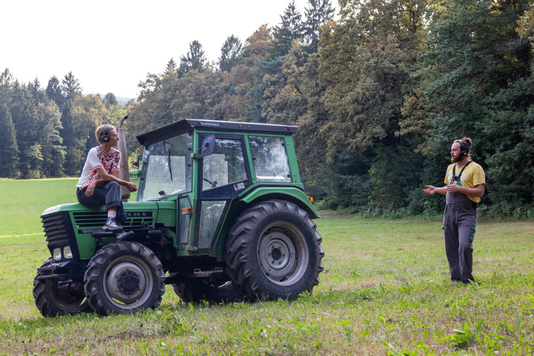 Žiga Štrukelj, Nataša Živkovič in traktor