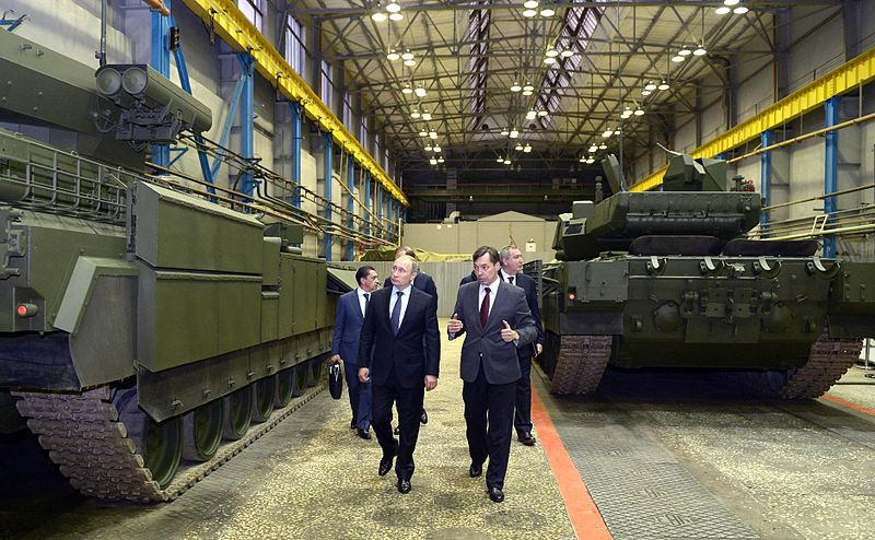 Ruski predsdnik Vladimir Putin na obisku tovarne tankov Uralvagonzavod v Nižnem Tagilu leta 2015