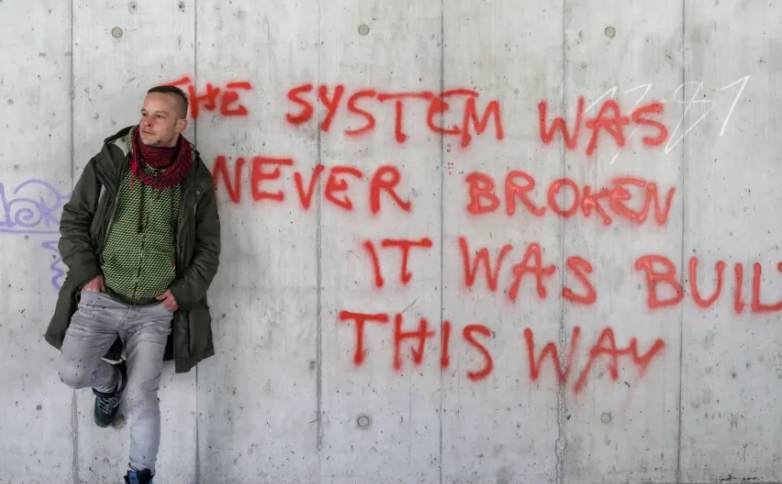 NEVID(E)NA LUBLANA, Klopca pod svobodnim soncem, Jean Nikolič & Rok Pibernik