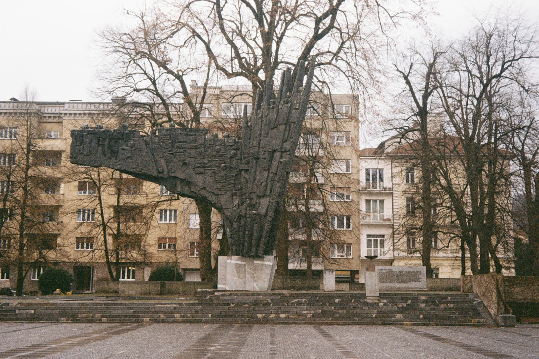 Spomenik revoluciji